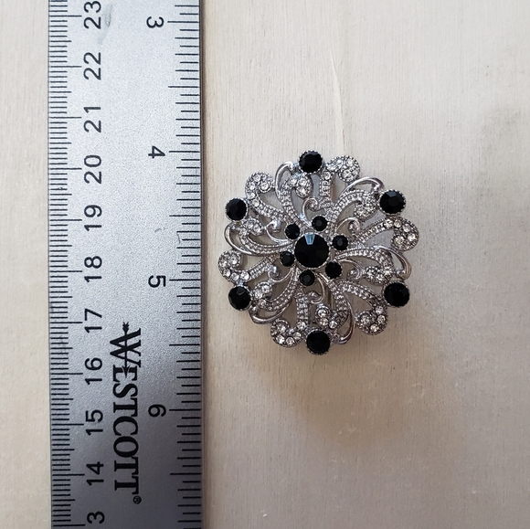 Vintage Crown Trifari Rhinestone Costume Pin - Picture 4 of 5